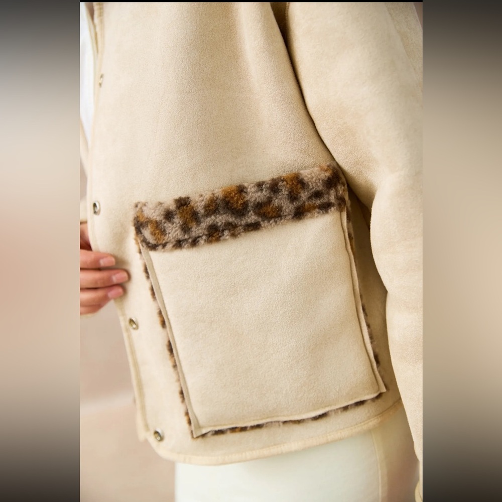 FROM PARIS FRANCE REVERSIBLE Stylish Cream Jacket with Leopard Print Lining - Picture 5 of 6